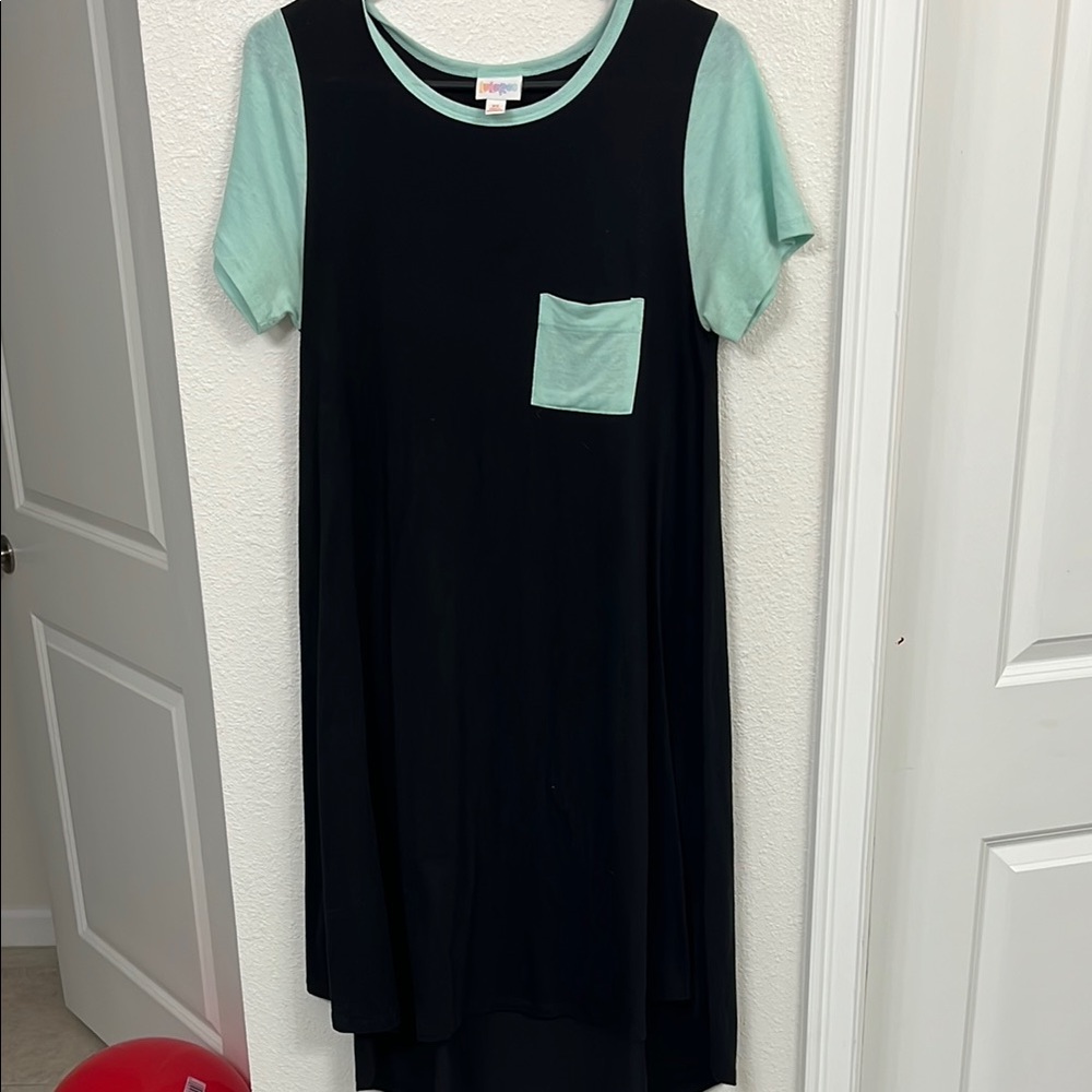 LulaRoe Carly Dress size XS, Black and Mint Pocket